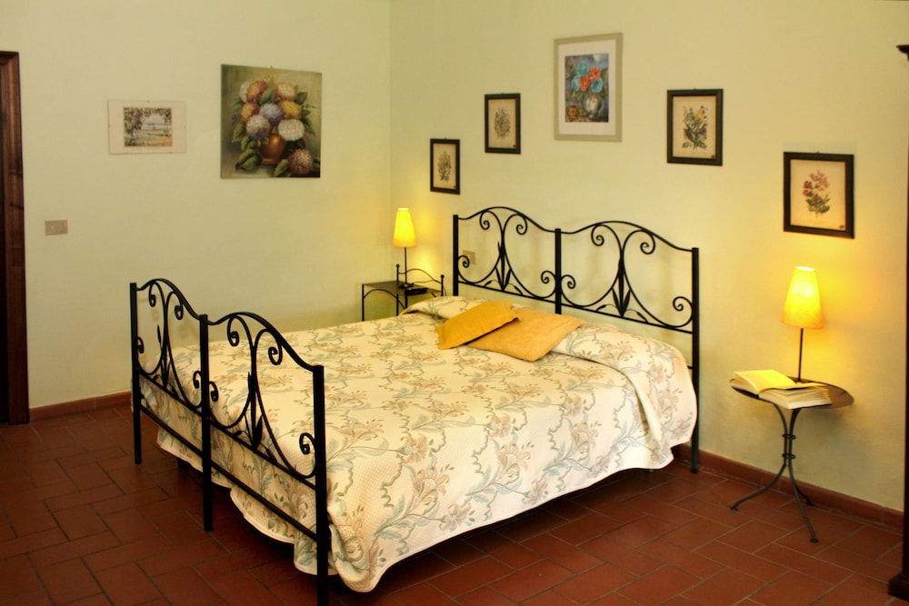 Basic Double Room, Courtyard View photo 2