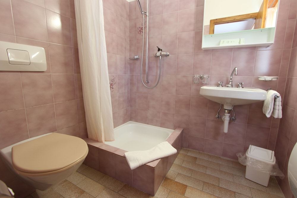 Economy Twin Room, 1 Bedroom, Valley View, Mountainside (DEDZ) photo 3