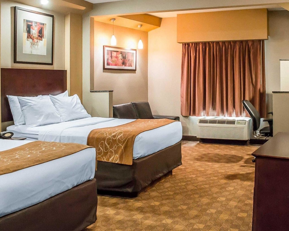 Suite, 2 Queen Beds, Non Smoking - Photo 3