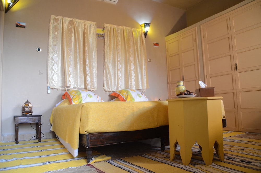 Comfort Twin Room, 2 Twin Beds, Private Bathroom, Pool View photo 2