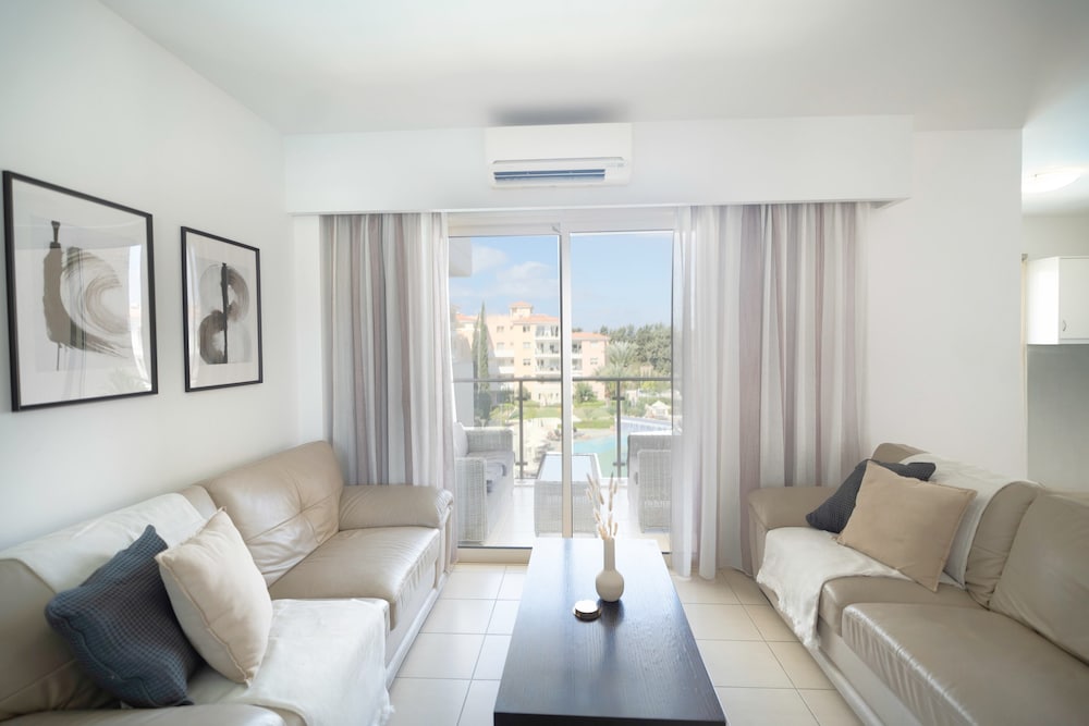 Luxury Apartment, Pool View photo 1