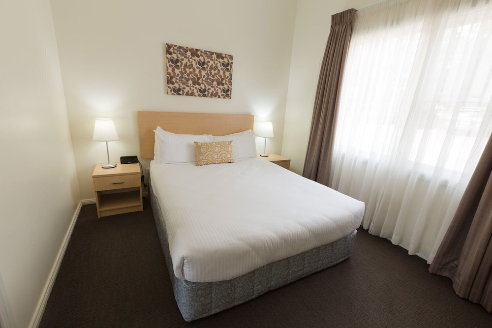 Basic Room, 1 King Bed photo 1