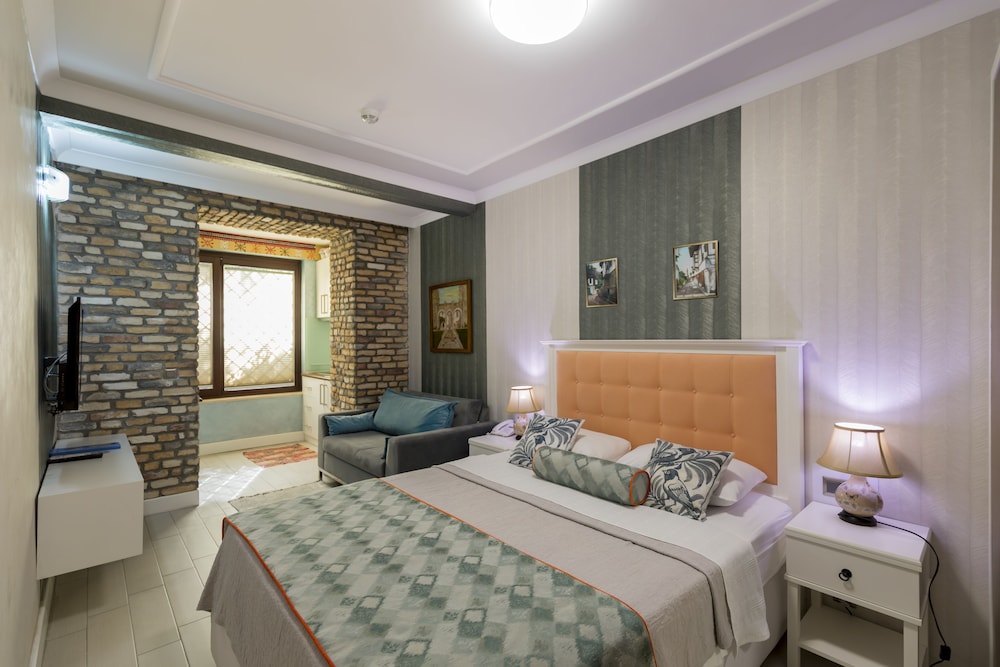 Economy Room