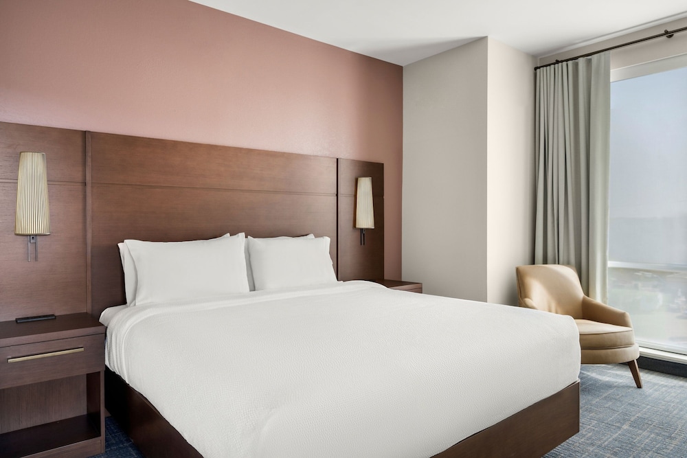 Suite, 1 Bedroom, Corner - Photo 1