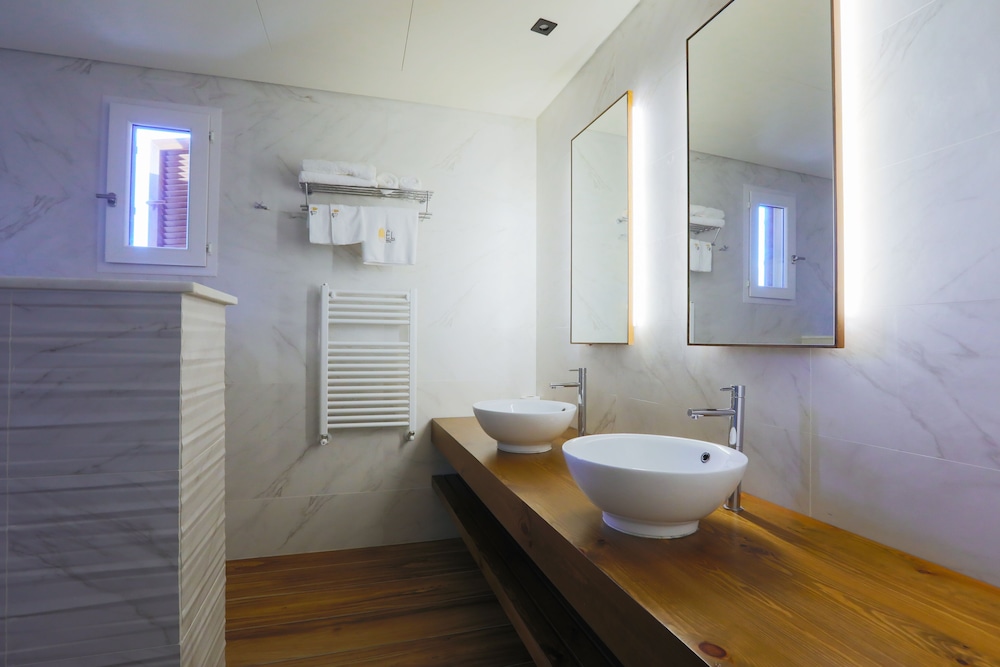 Honeymoon Suite, 1 King Bed photo 3