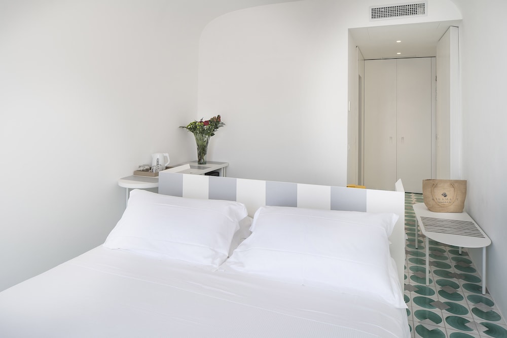 Superior Double Room, Sea View - Photo 11