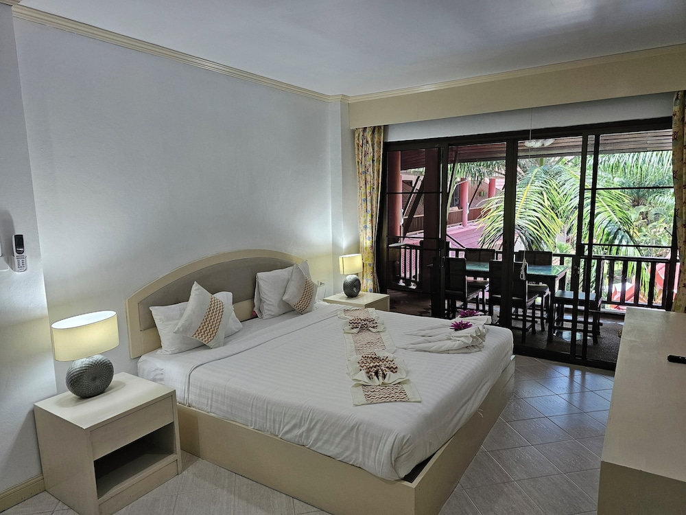 Family Apartment, 3 Bedrooms, Terrace, Pool View - Photo 36