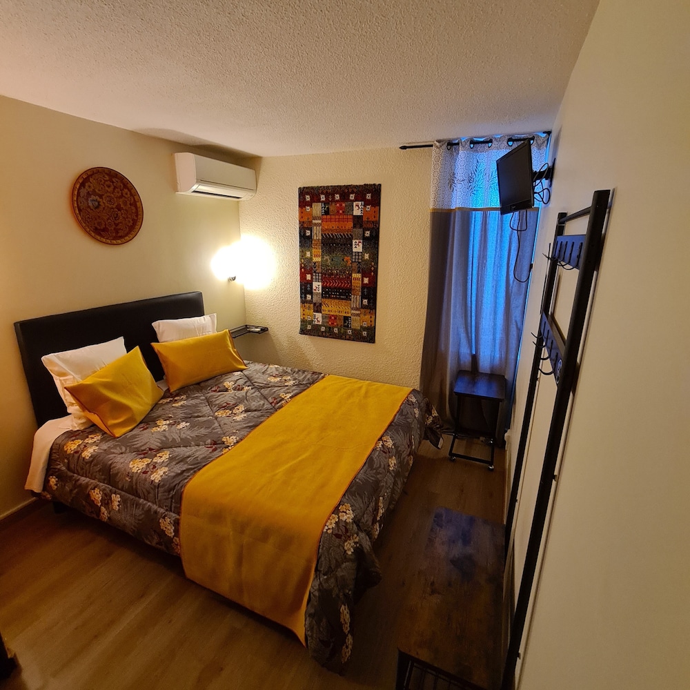 Classic Double Room - Photo 17