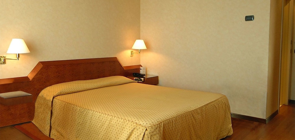 Classic Double Room Single Use - Photo 3