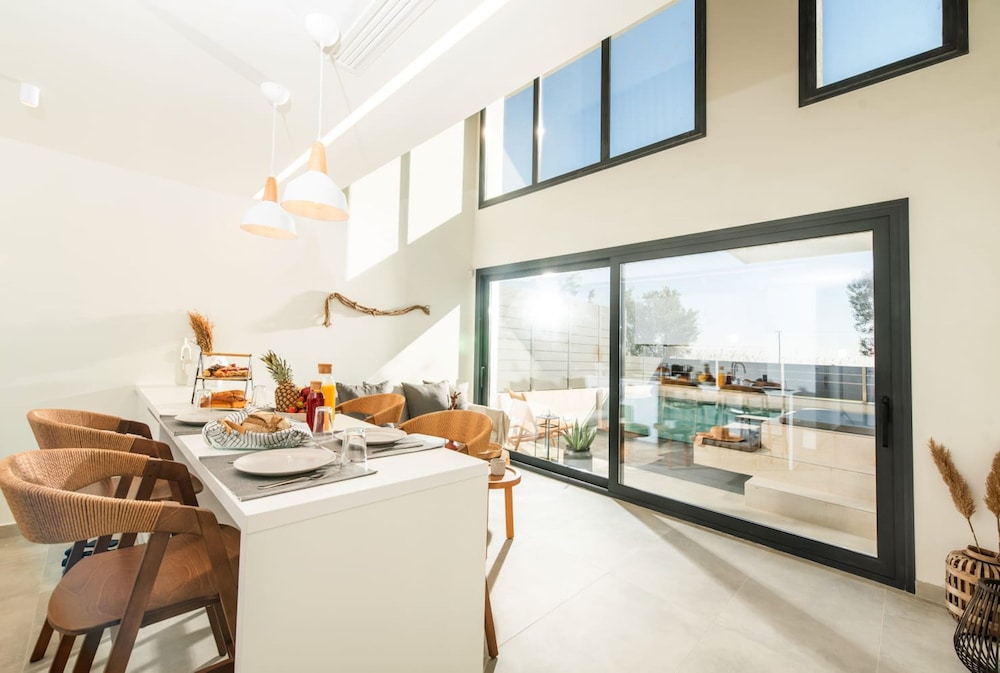 Villa photo 3