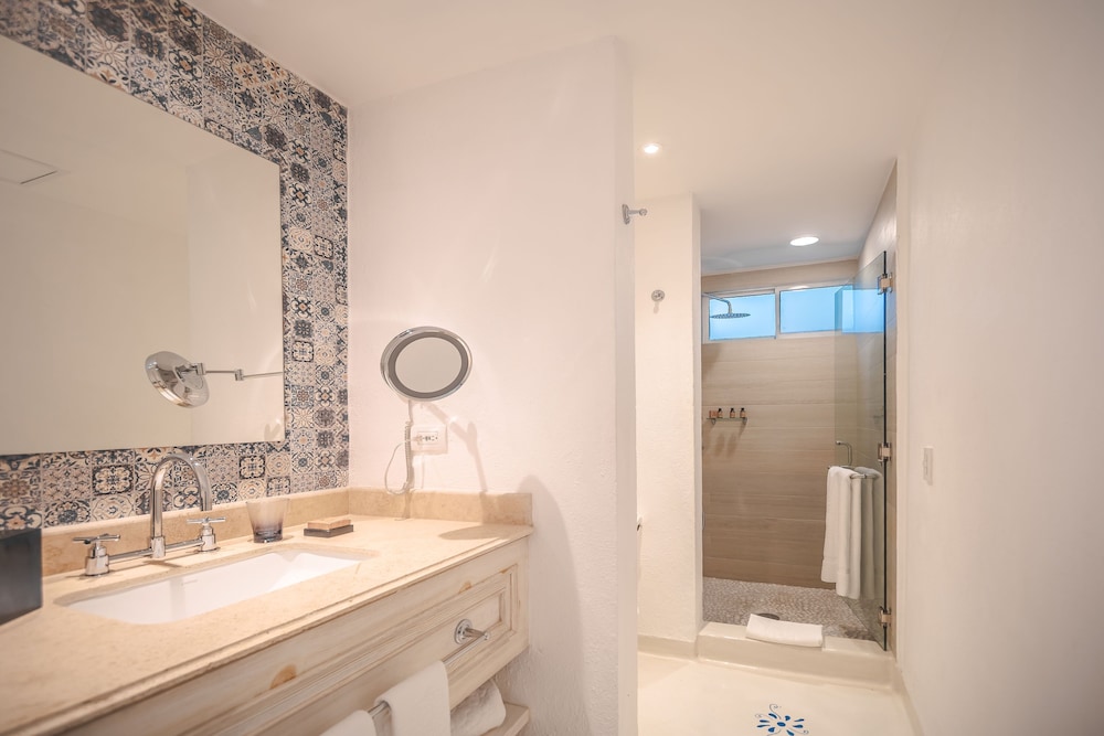 One Bedroom Partial Ocean View Suite