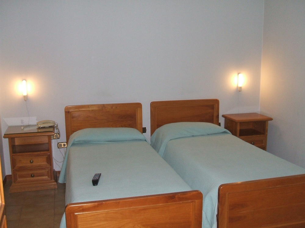 Standard Double or Twin Room photo 3