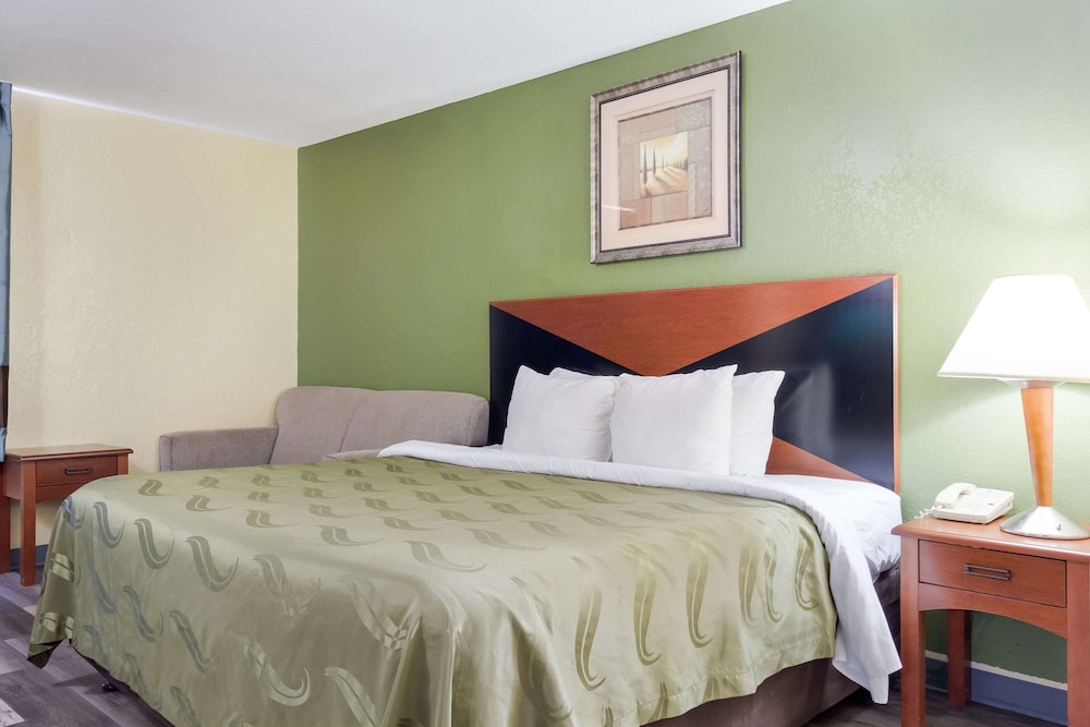Standard Room, 1 King Bed, Non Smoking - Photo 2