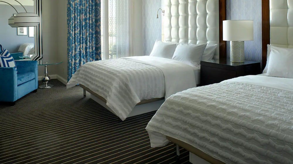 Room, 2 Queen Beds, Balcony, Partial Ocean View