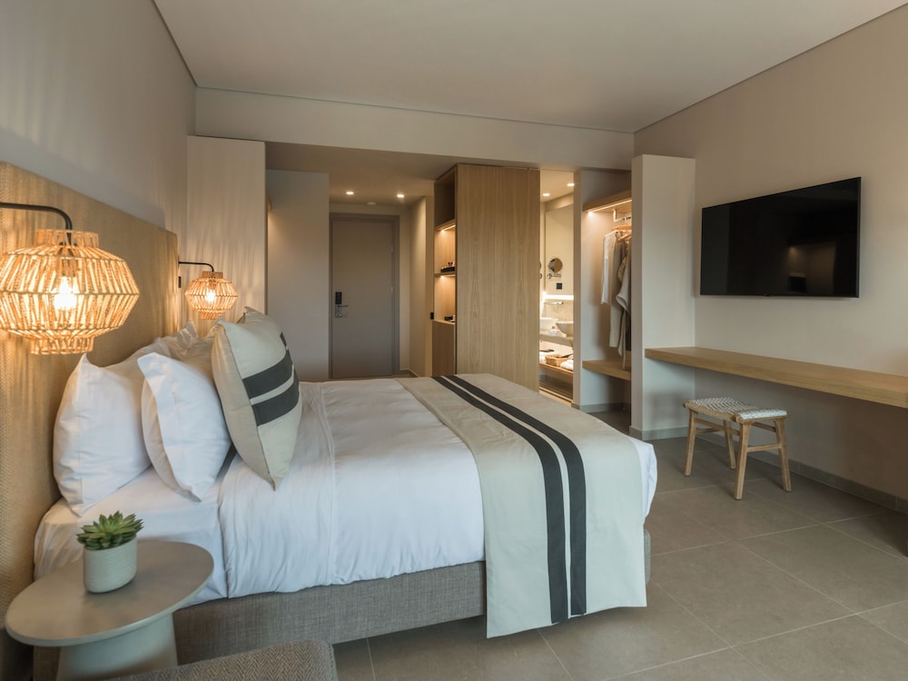 Junior Suite, 1 King Bed with Sofa bed, Sea View photo 1