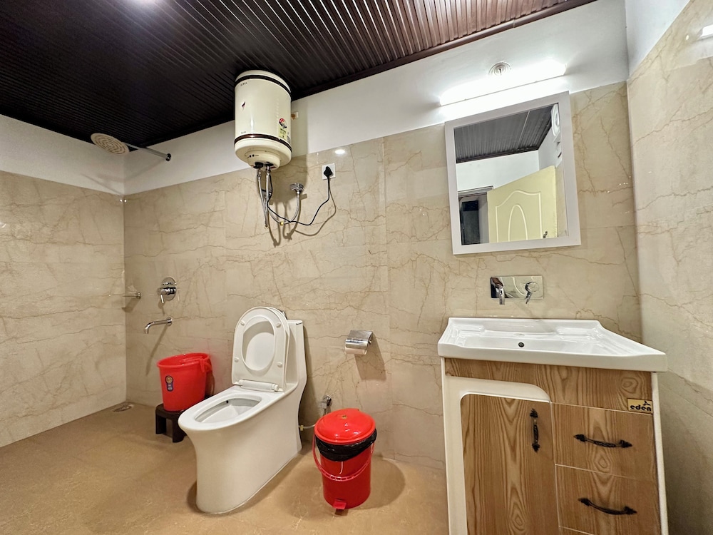 Executive Room, 1 King Bed, Private Bathroom, Mountain View photo 2