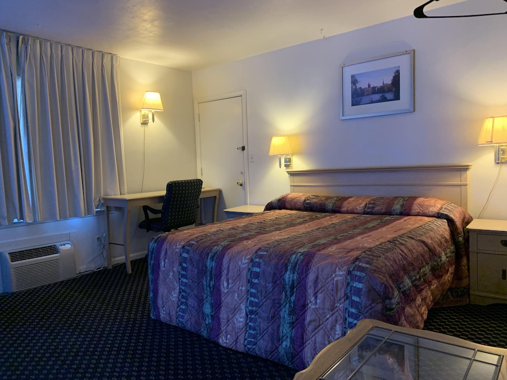 Standard Room, 1 King Bed photo 2
