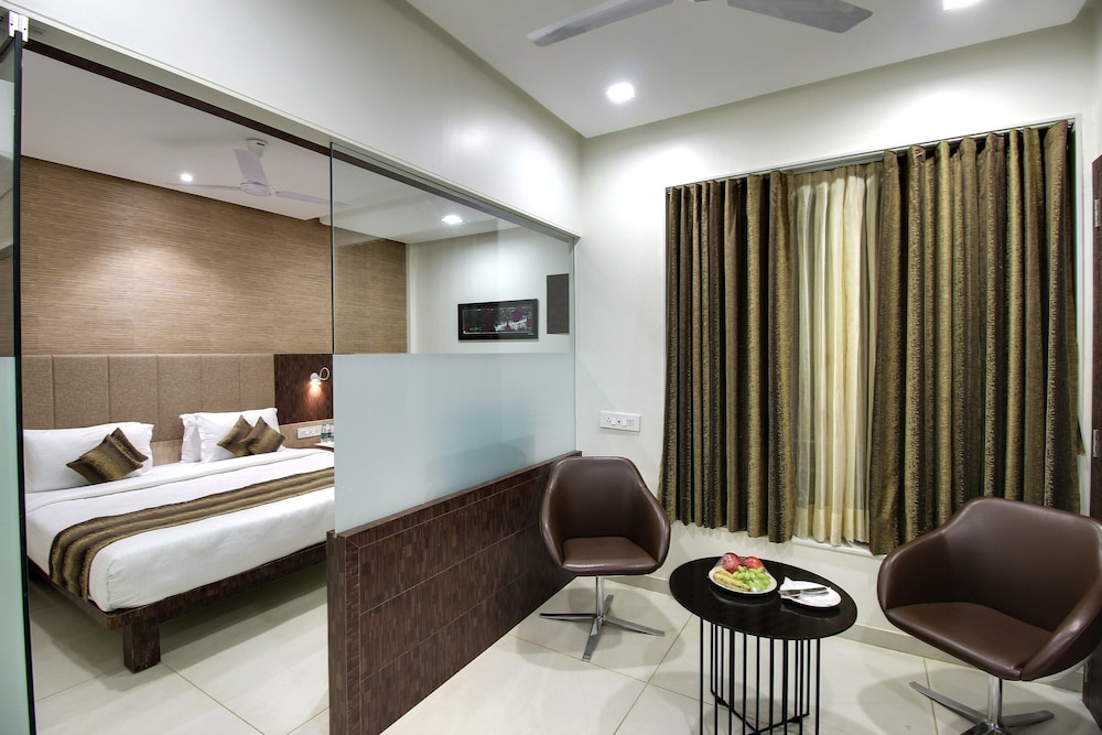Semi Suite