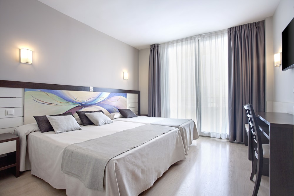 Standard Triple Room (3 adults)