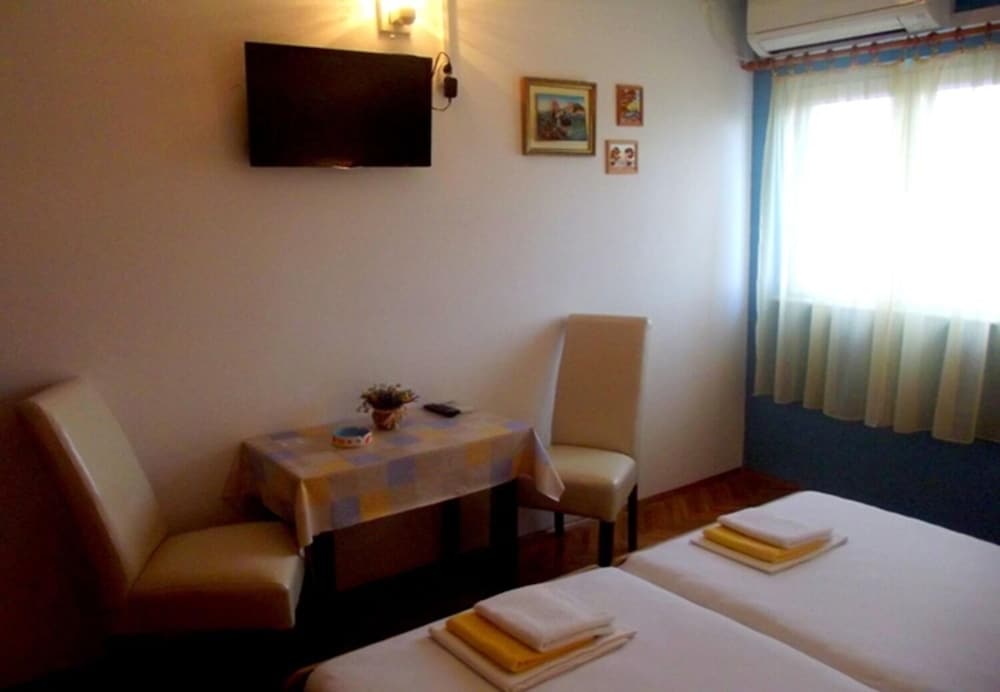 Apartment (Ognjen - Family Apartments With Free )