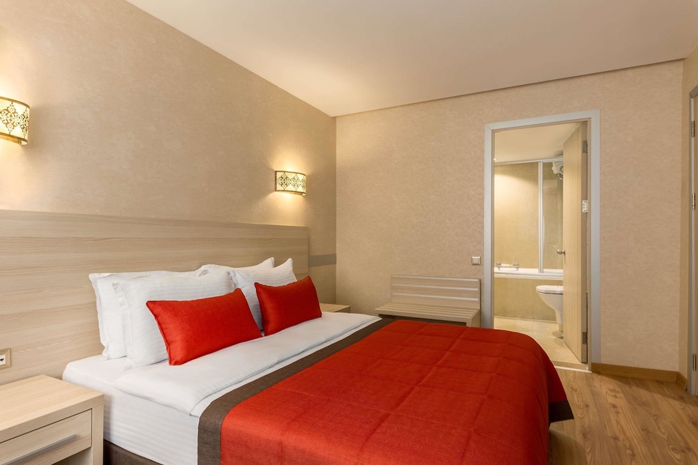 Suite, 1 Double Bed - Photo 1