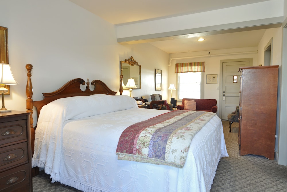 Deluxe Room, 1 King Bed photo 2