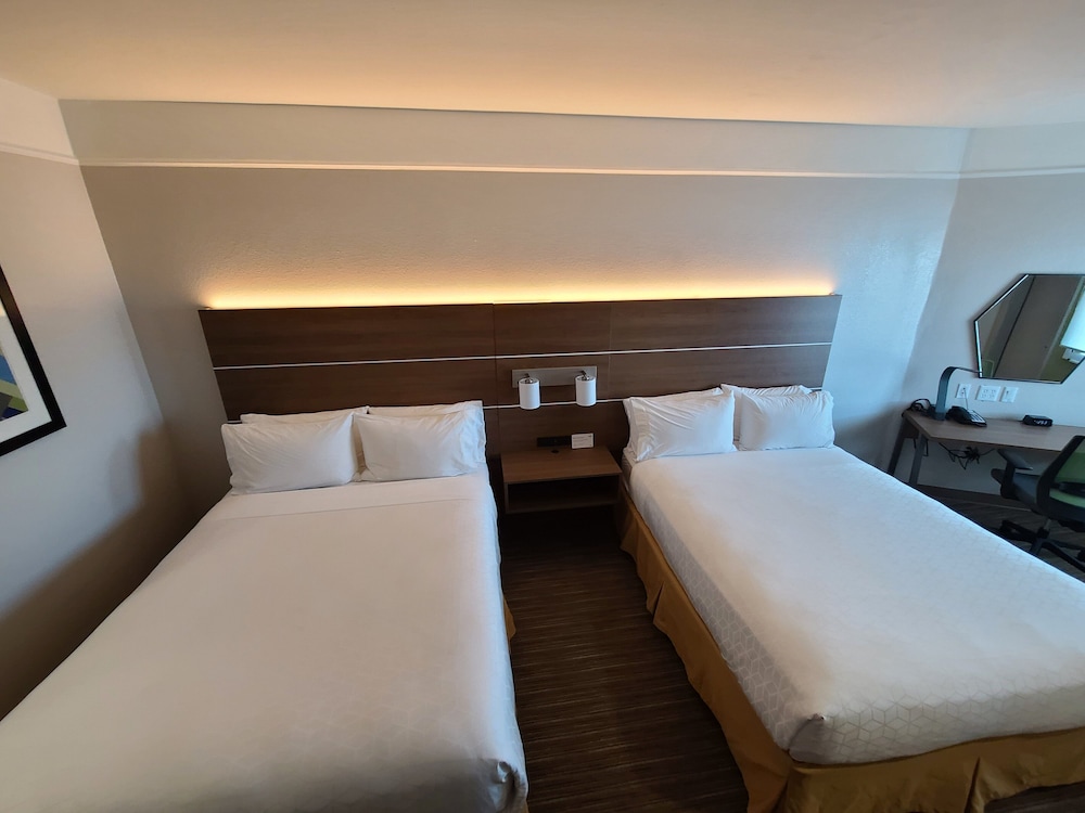 Standard Room, 2 Queen Beds, Accessible (Communication, Accessible Tub) - Photo 1