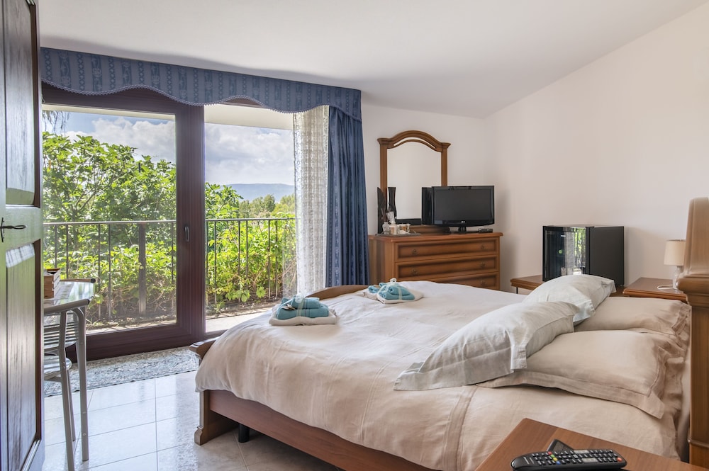 Deluxe Double Room, Non Smoking, Garden View (The Suite) photo 1