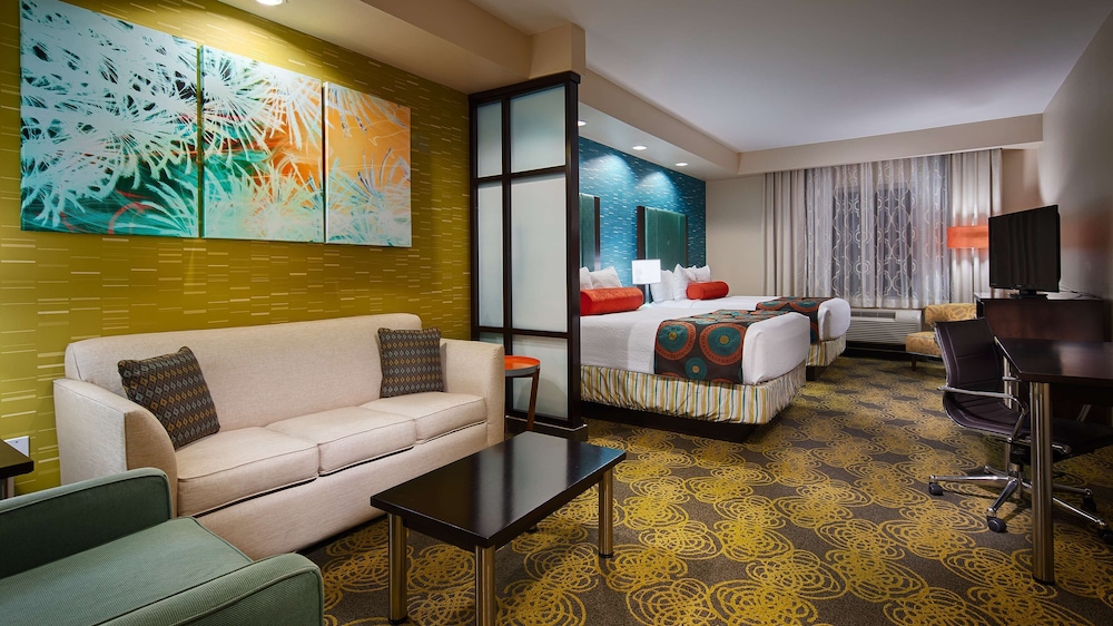 Suite, 2 Queen Beds with Sofa Bed