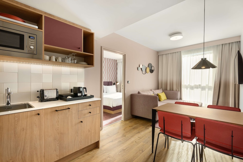 Suite, 1 Bedroom - Photo 1