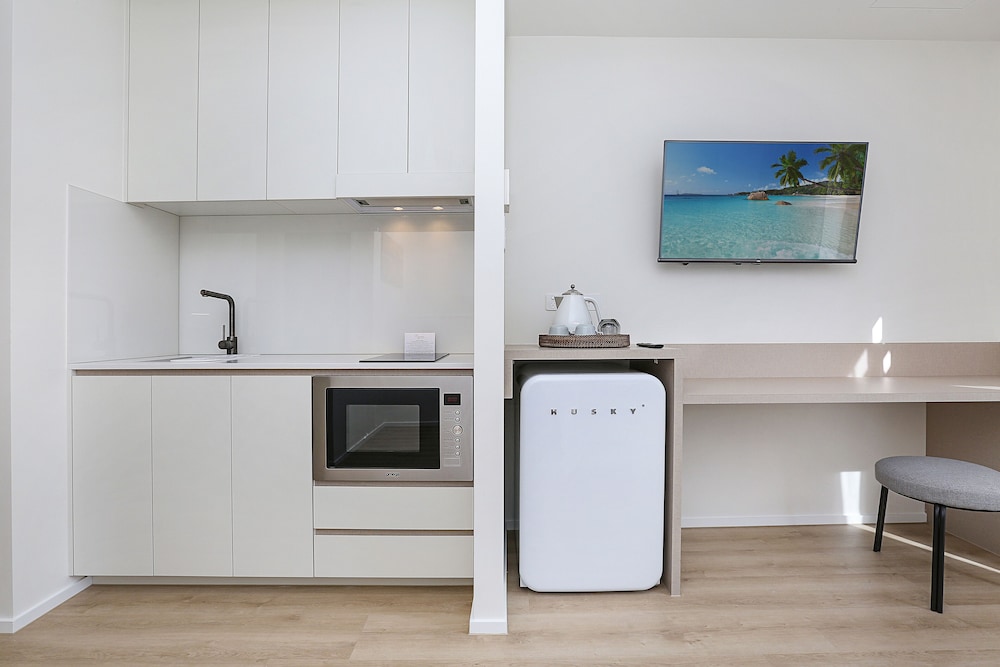 Queen Room With Kitchenette photo 2