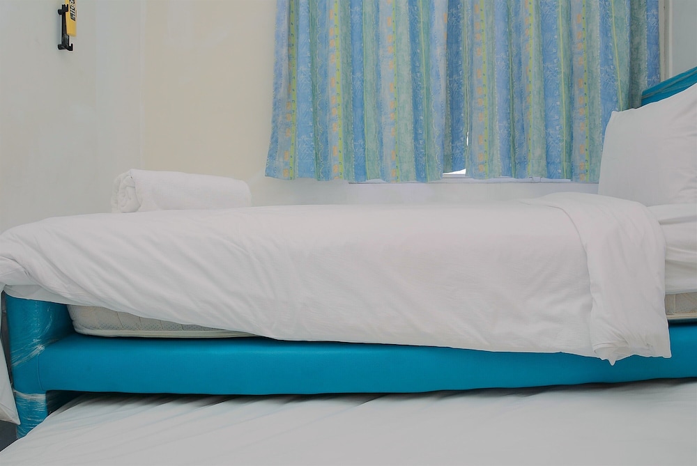 Room - Photo 13