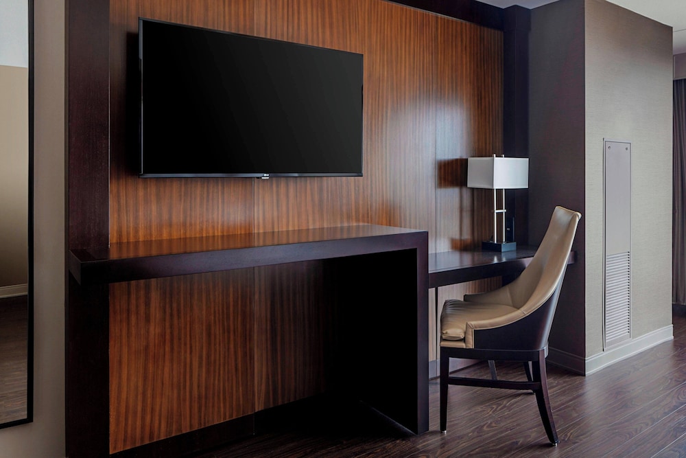 Room, 2 Queen Beds (Hearing Accessible) - Photo 2