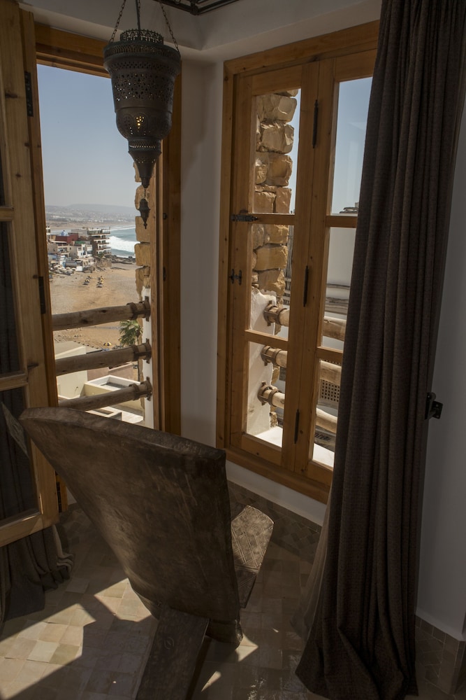 Luxury Suite, Non Smoking, Partial Ocean View photo 3