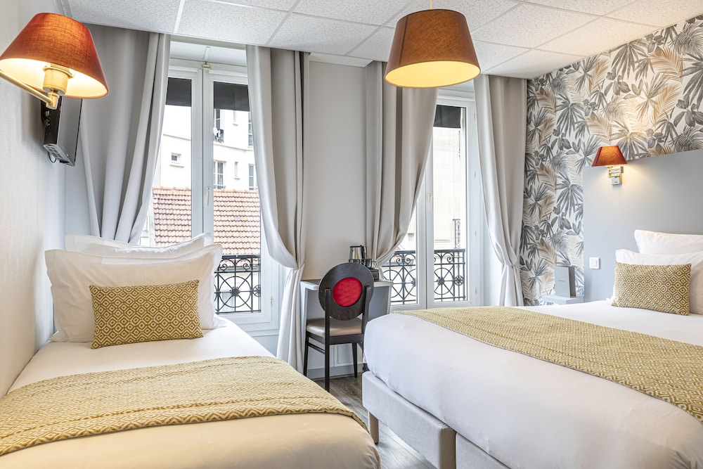 Triple Room, Eiffel Tower View photo 2