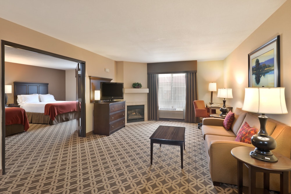 Suite, 2 Queen Beds, Roll-in Shower (Mobility Accessible) - Photo 2