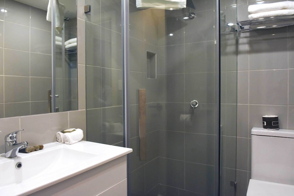 2 Bedroom Apartment - Photo 5