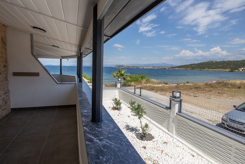 Deluxe Suite, Partial Sea View photo 2
