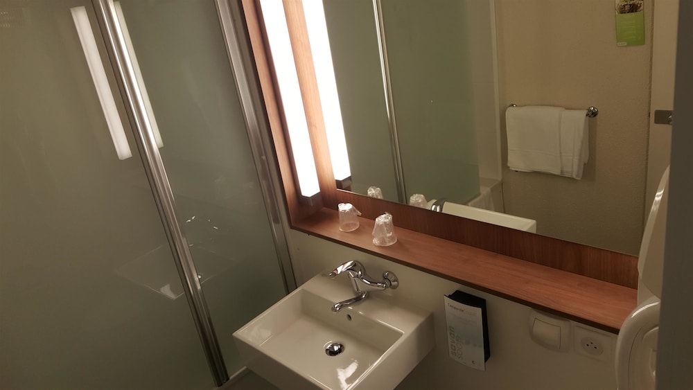 Standard Room, 1 Double Bed - Photo 12