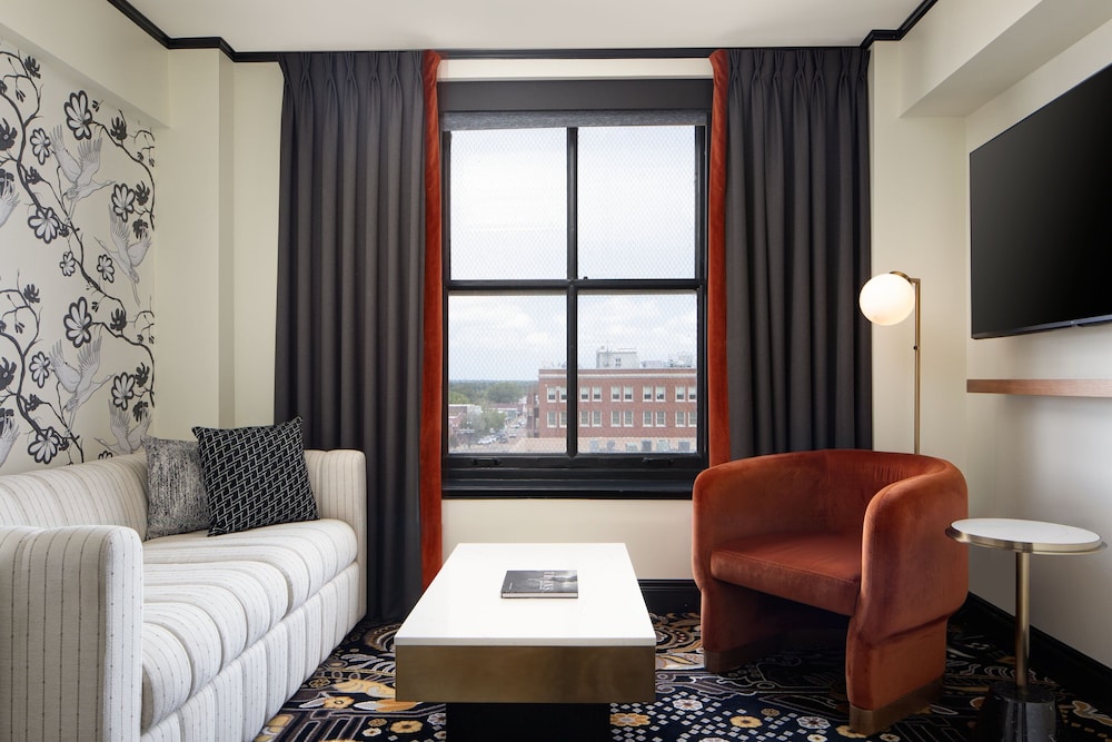 Suite, 1 Queen Bed, Corner - Photo 1