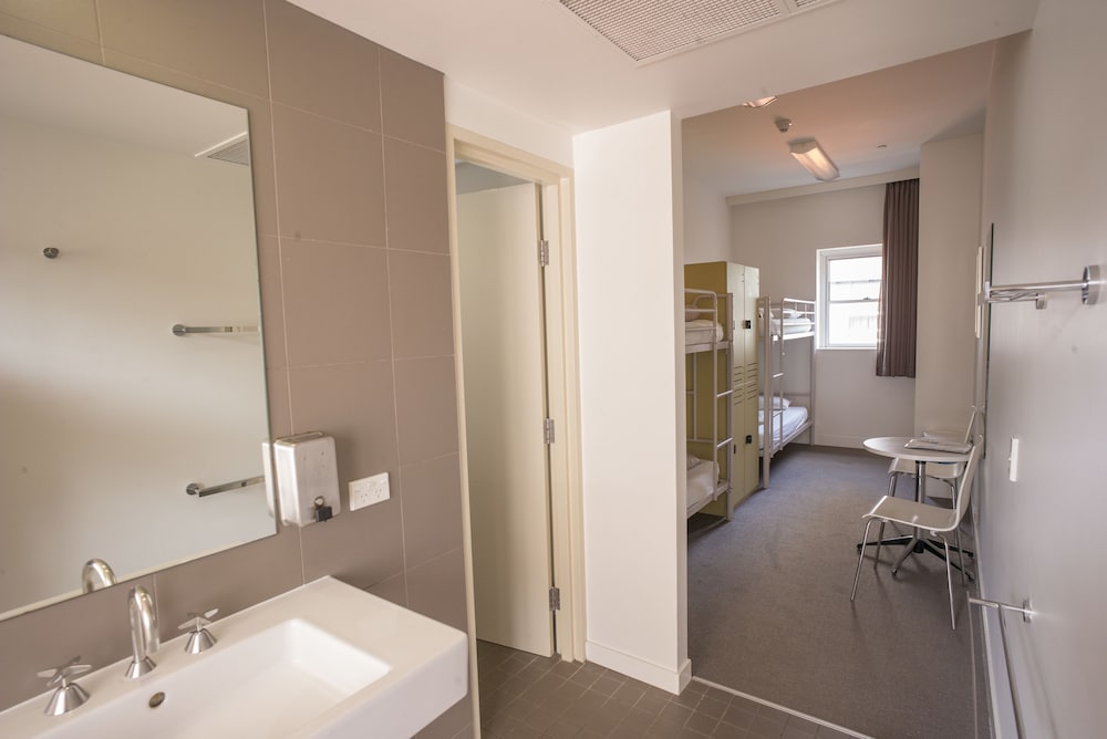 Bed in 4-Bed Mixed Dormitory with Ensuite