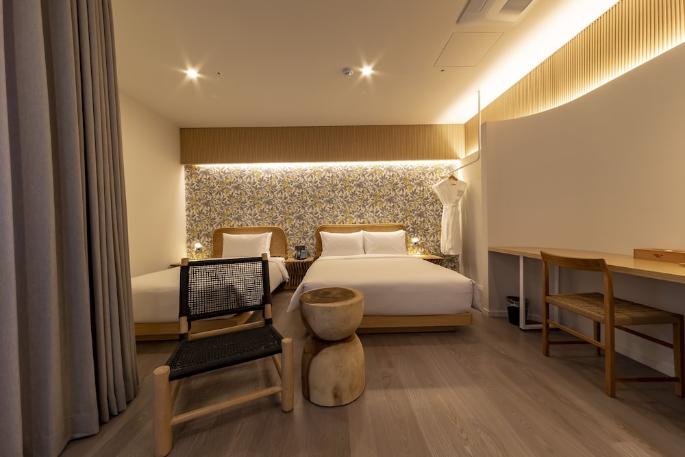 Premium Twin Room (Free Swimming Pool) photo 3