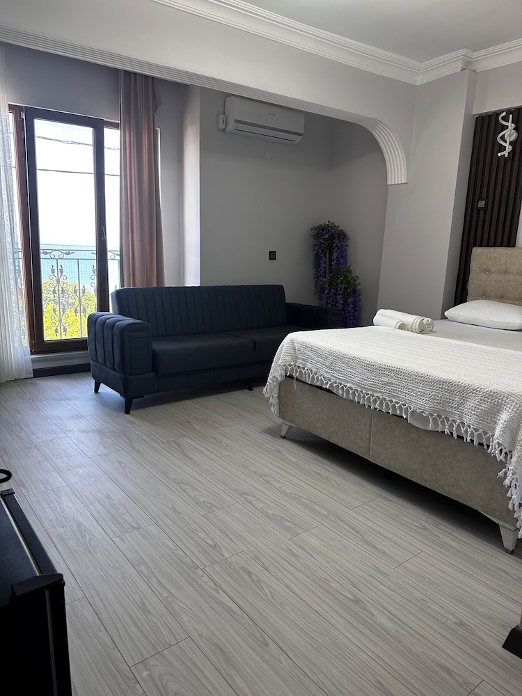 Deluxe Room, 1 Queen Bed with Sofa bed, Air conditioning, Sea View photo 1