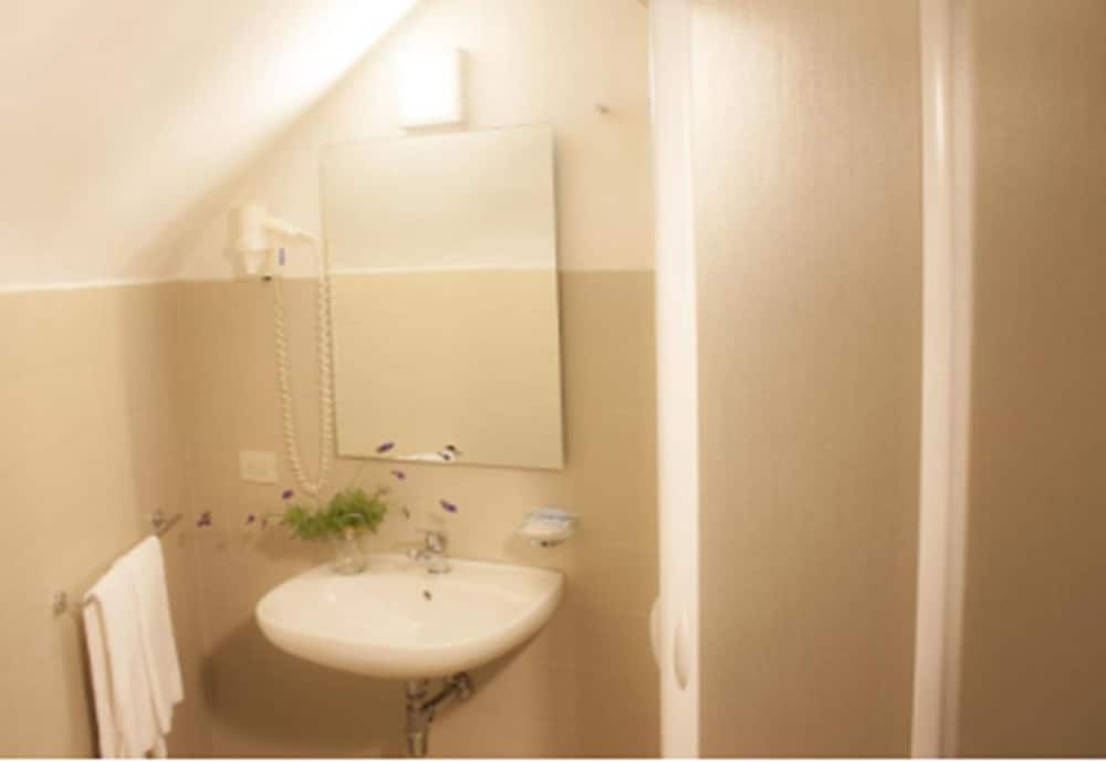 Standard Quadruple Room, Multiple Beds (3 pax) - Photo 6