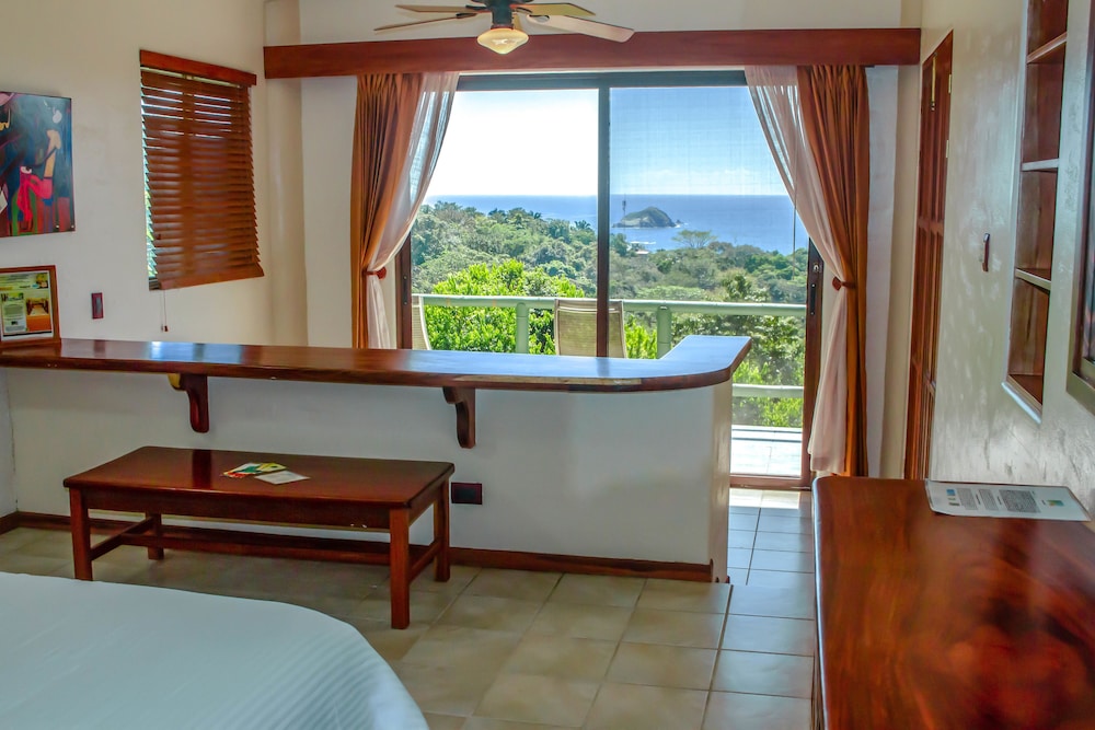 Deluxe Room, 1 King Bed, Balcony, Sea Facing - Photo 11