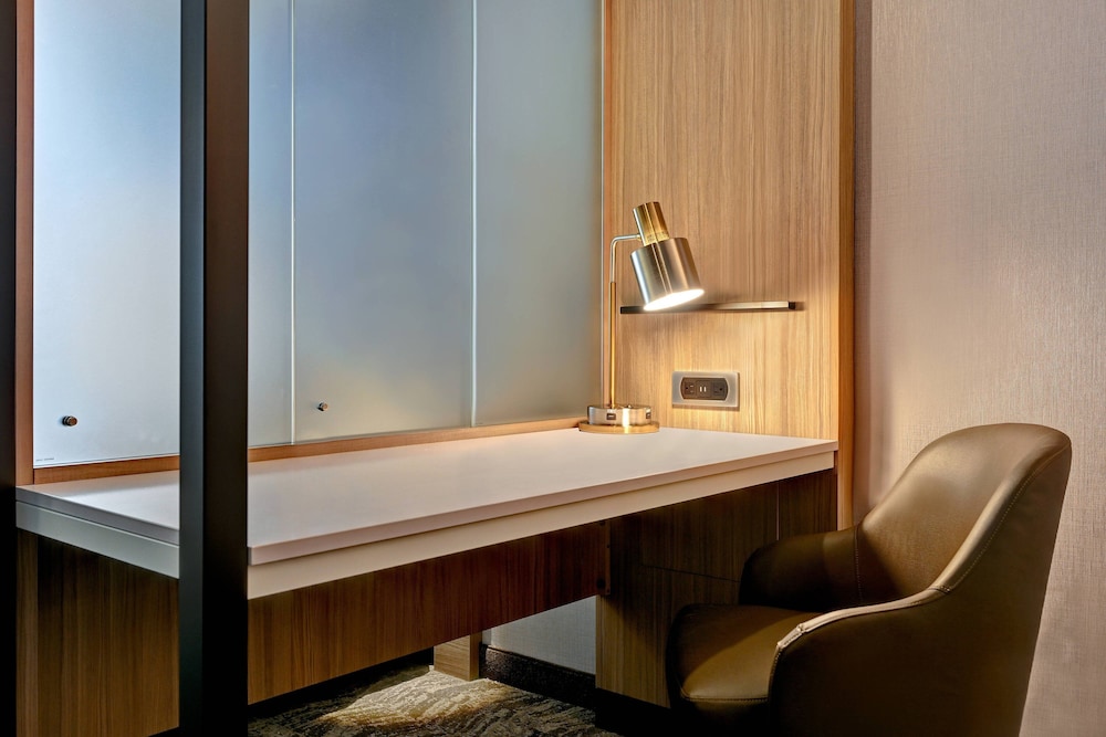 Suite, 1 King Bed - Photo 2