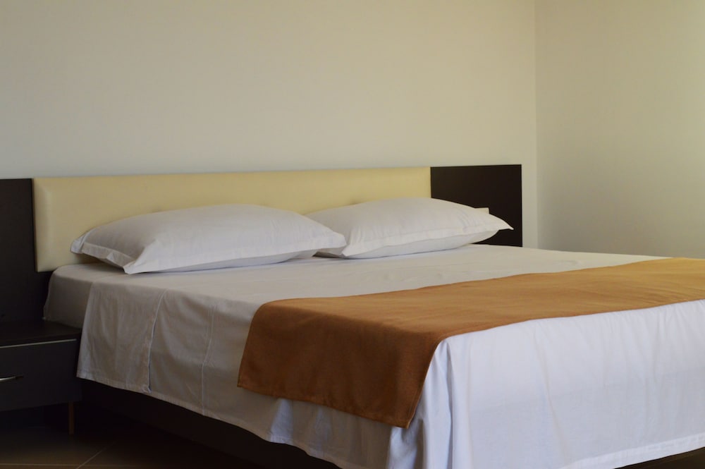 Basic Double Room, 1 Queen Bed