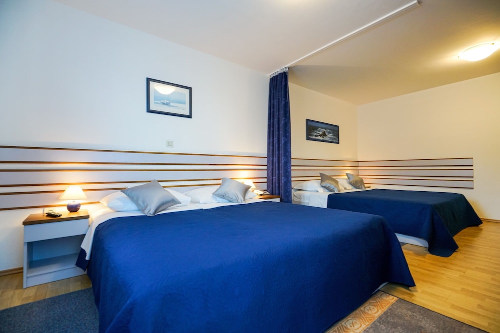 Family Quadruple Room, Balcony, Partial Sea View