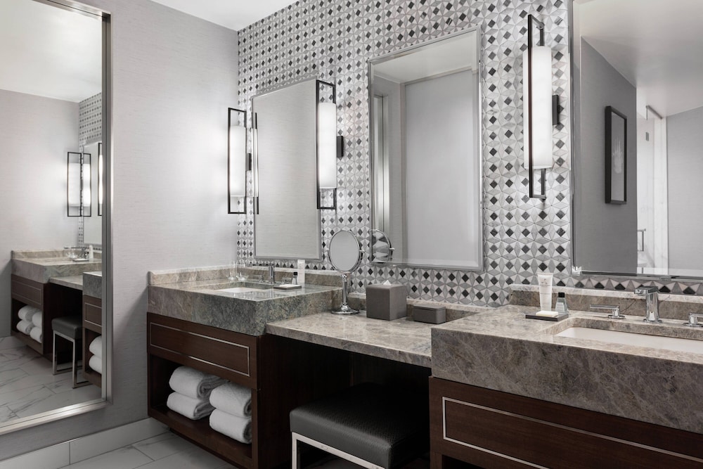 Suite, 2 Bedrooms, City View (Corner) - Photo 20