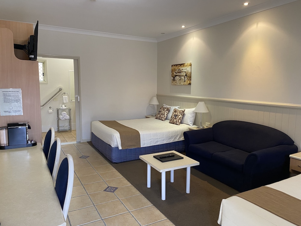 Standard Room, Non Smoking (Disabled Suite Queen + Single)